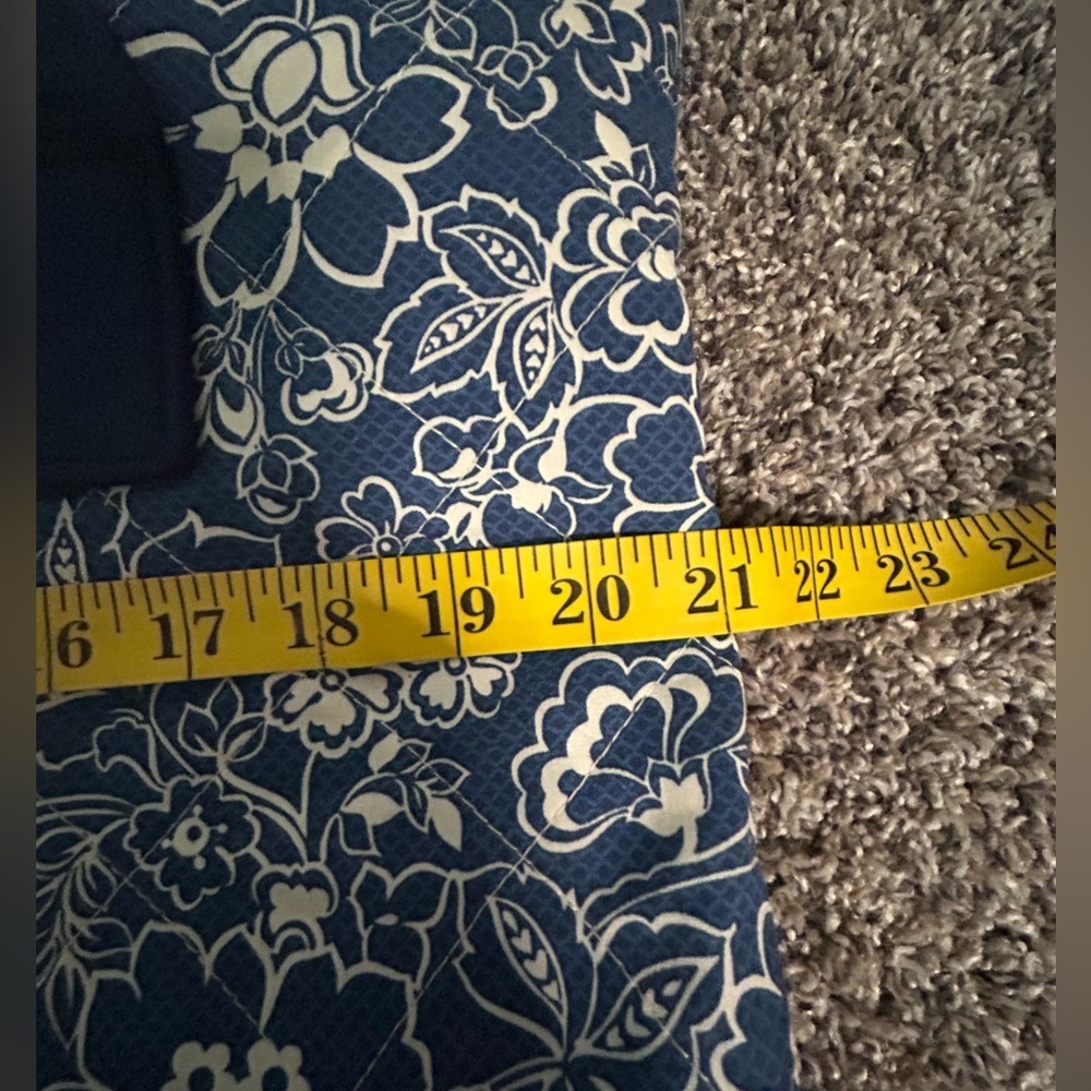 5/$25 Large quilted blue and white floral printed, zippered tote - Picture 7 of 10